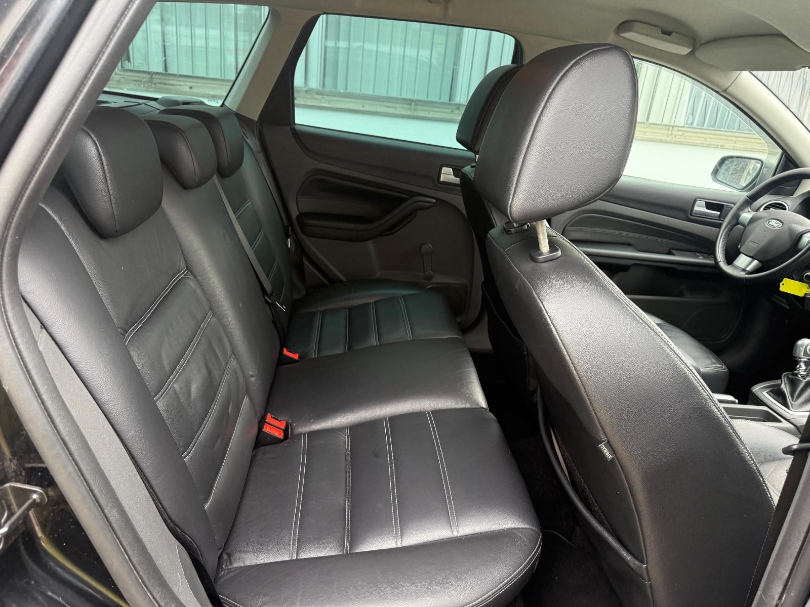 Ford Focus 2007 — photo 12