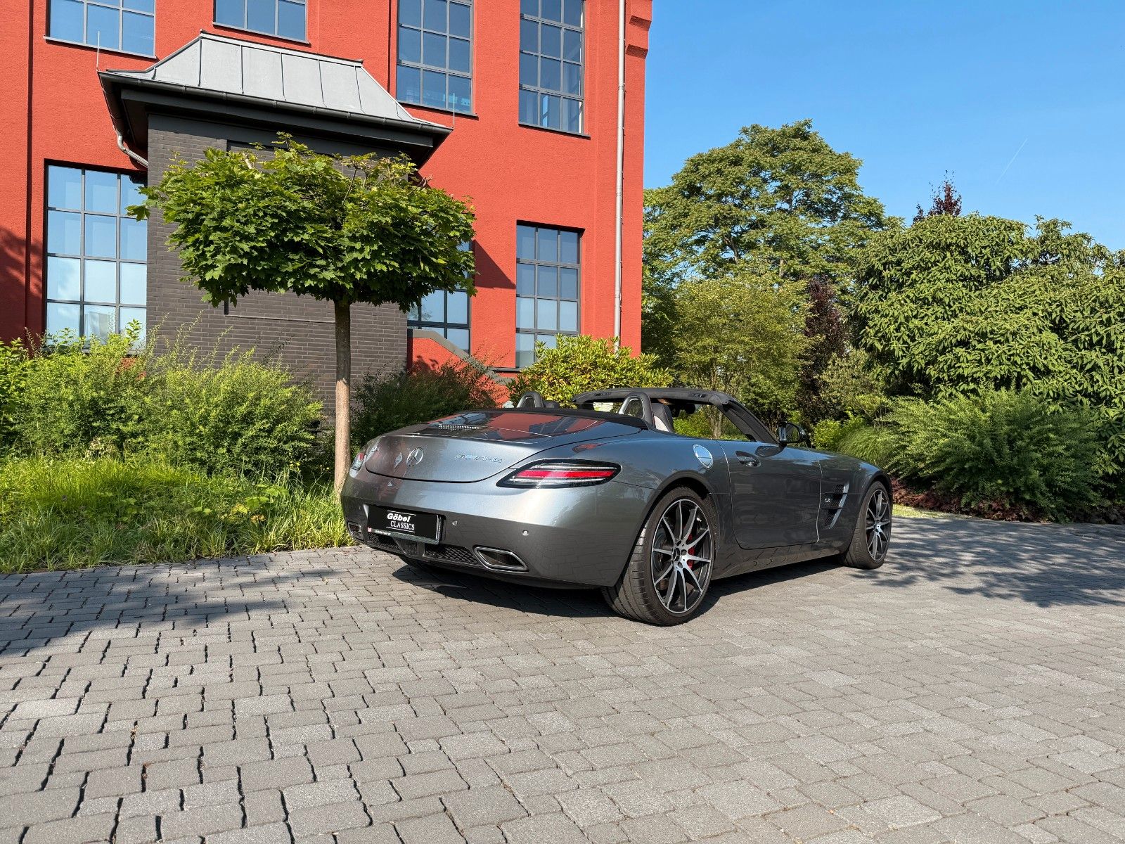 Fahrzeugabbildung Mercedes-Benz SLS AMG 6.2 V8 Roadster GT