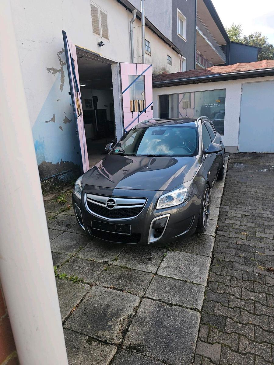 Opel Insignia 2010 — rear view