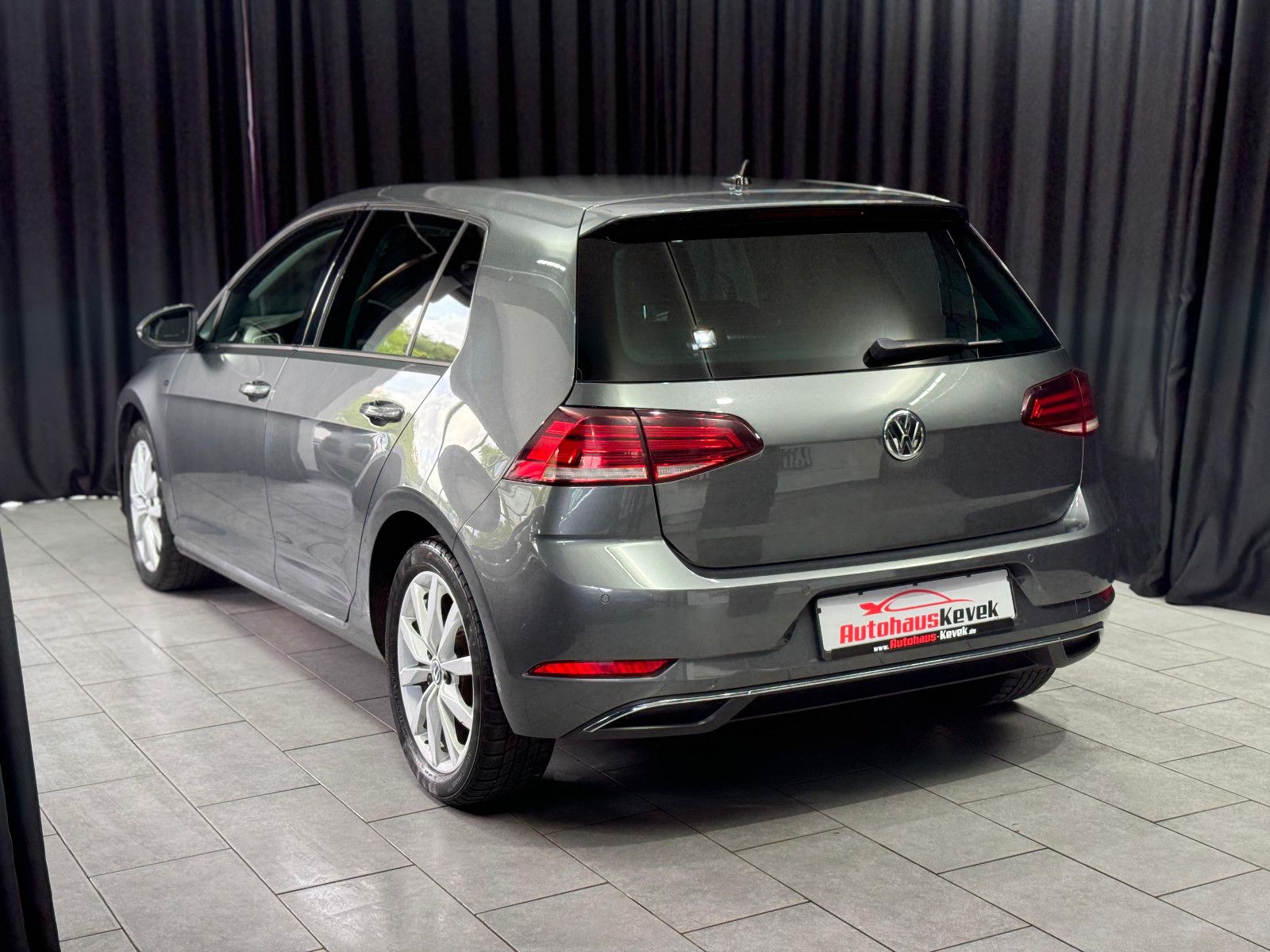 Fahrzeugabbildung Volkswagen Golf VII Lim. Join *NAVI*PDC*STANDHEIZUNG*