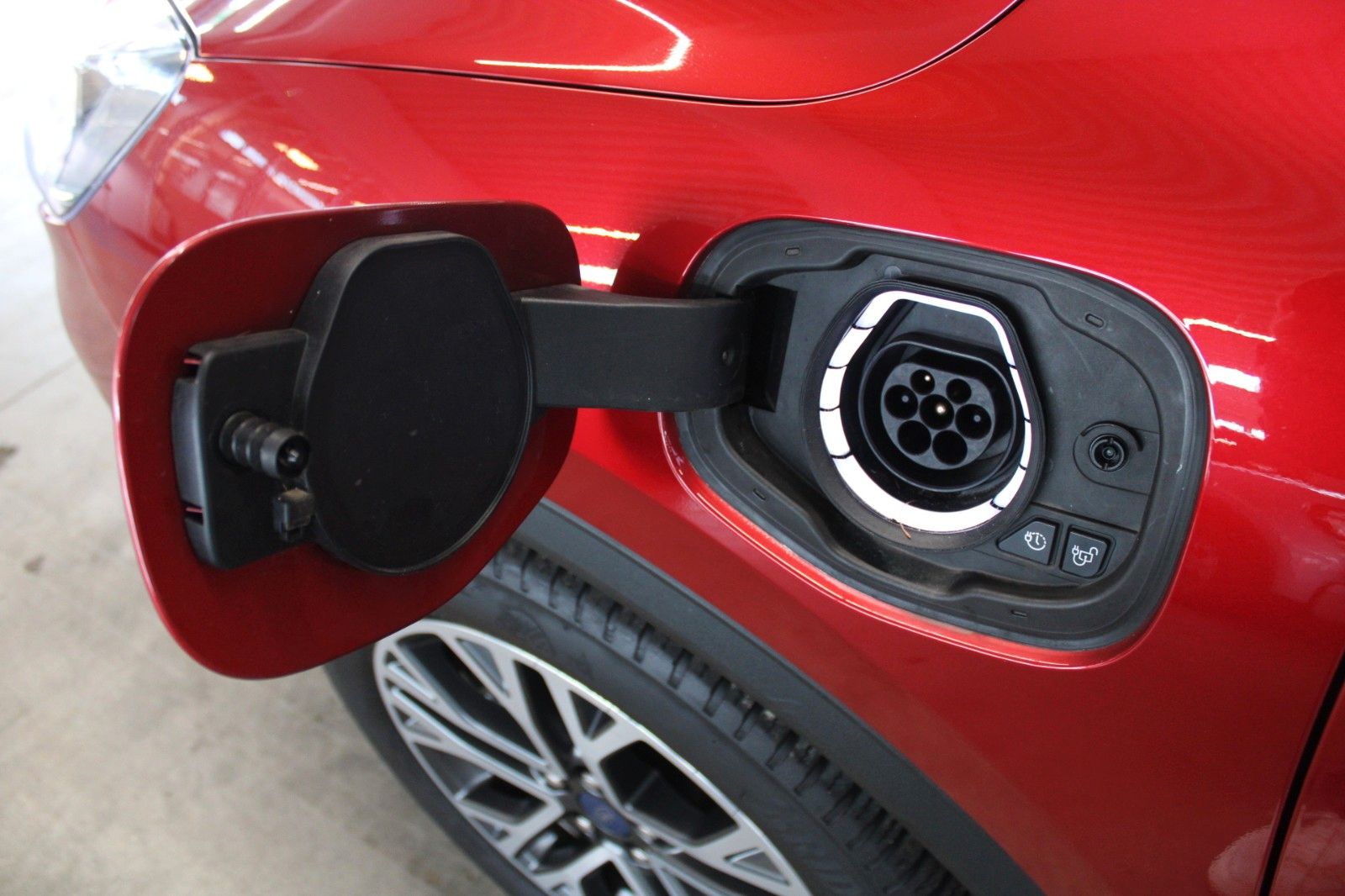 Fahrzeugabbildung Ford Kuga PHEV Titanium X ACC AHK HUD LED Cam WinterP