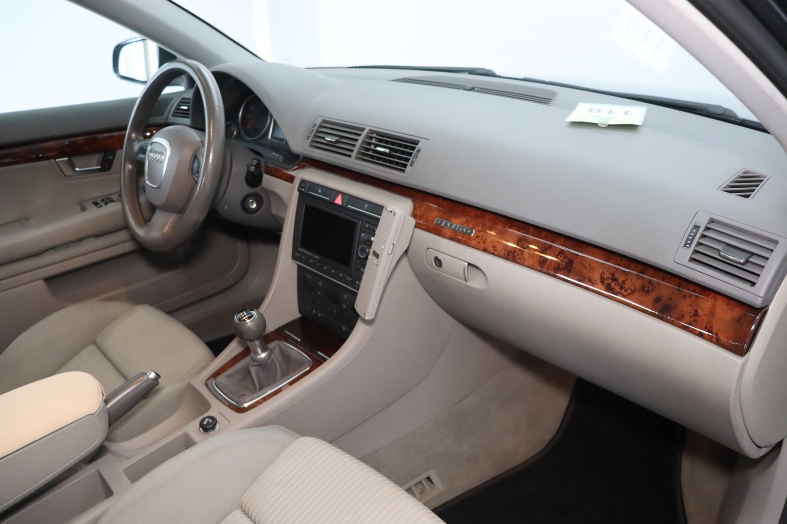 Fahrzeugabbildung Audi A4 Avant 3.2 V6 quattro * Navi * Xenon *