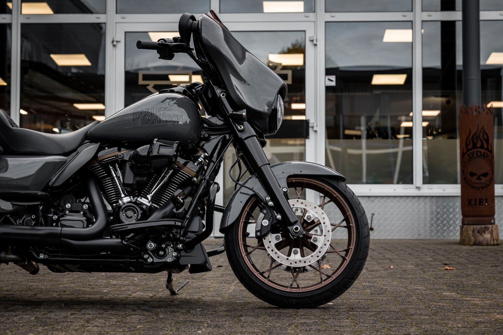 Fahrzeugabbildung Harley-Davidson FLHXST STREET GLIDE ST 117 - Jekill & Hyde -