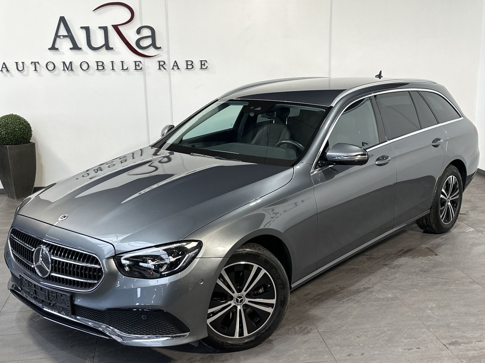 Fahrzeugabbildung Mercedes-Benz E 220d T 4Matic Avantgarde NAV+LED+WIDESCEEN+KAM