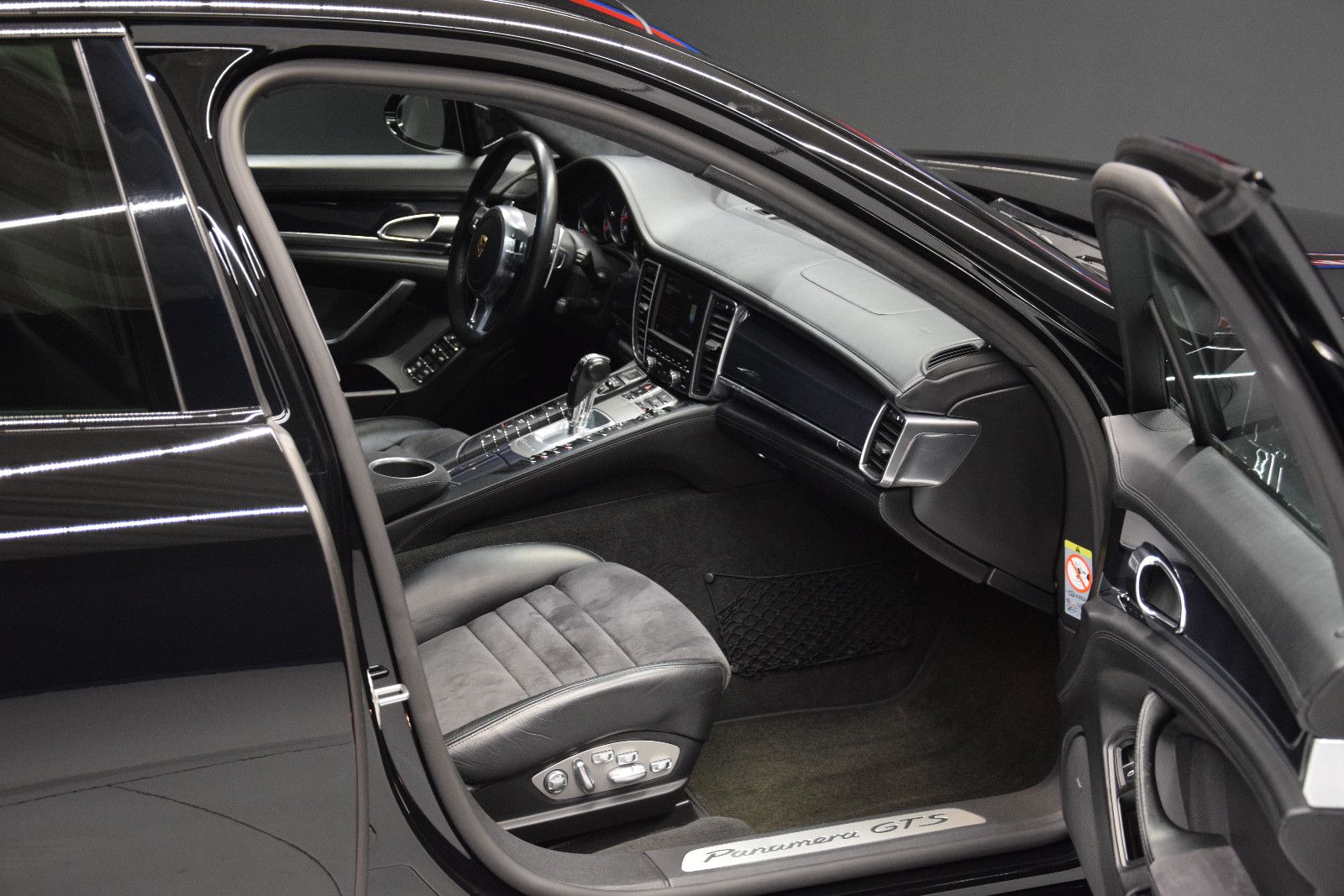 Fahrzeugabbildung Porsche Panamera GTS Bose Schiebedach PASM Sport Chrono