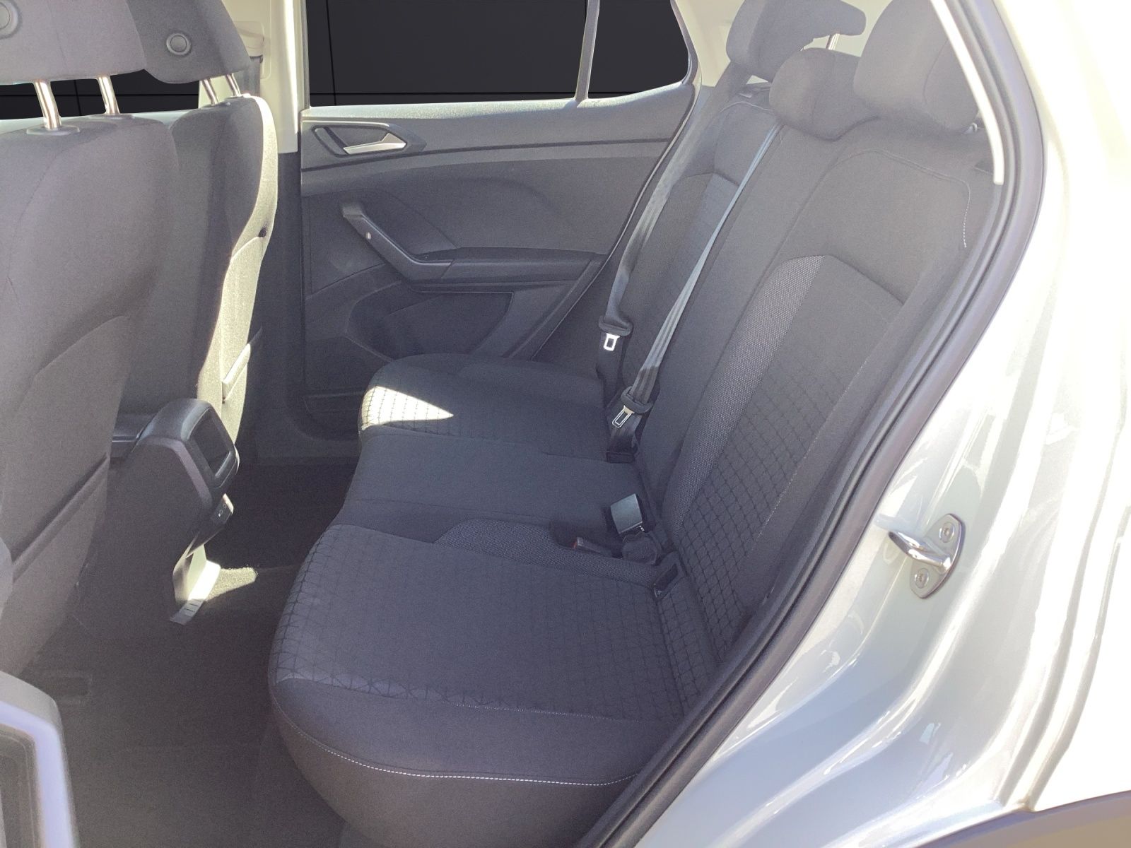 Fahrzeugabbildung Volkswagen T-Cross Life Navi Climatronic PDC SH LM