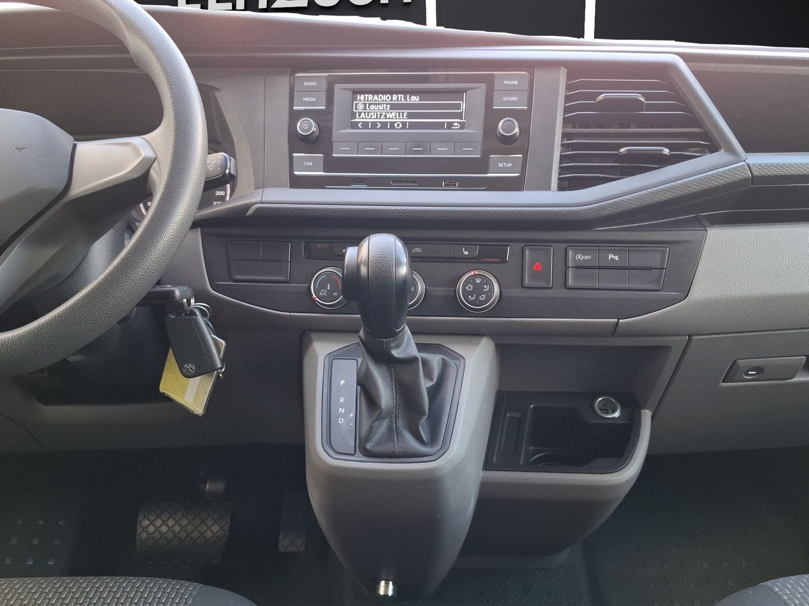 Fahrzeugabbildung Volkswagen T6 Kombi T6.1 TDI DSG 5-Si LED AHK Klima GRA PDC