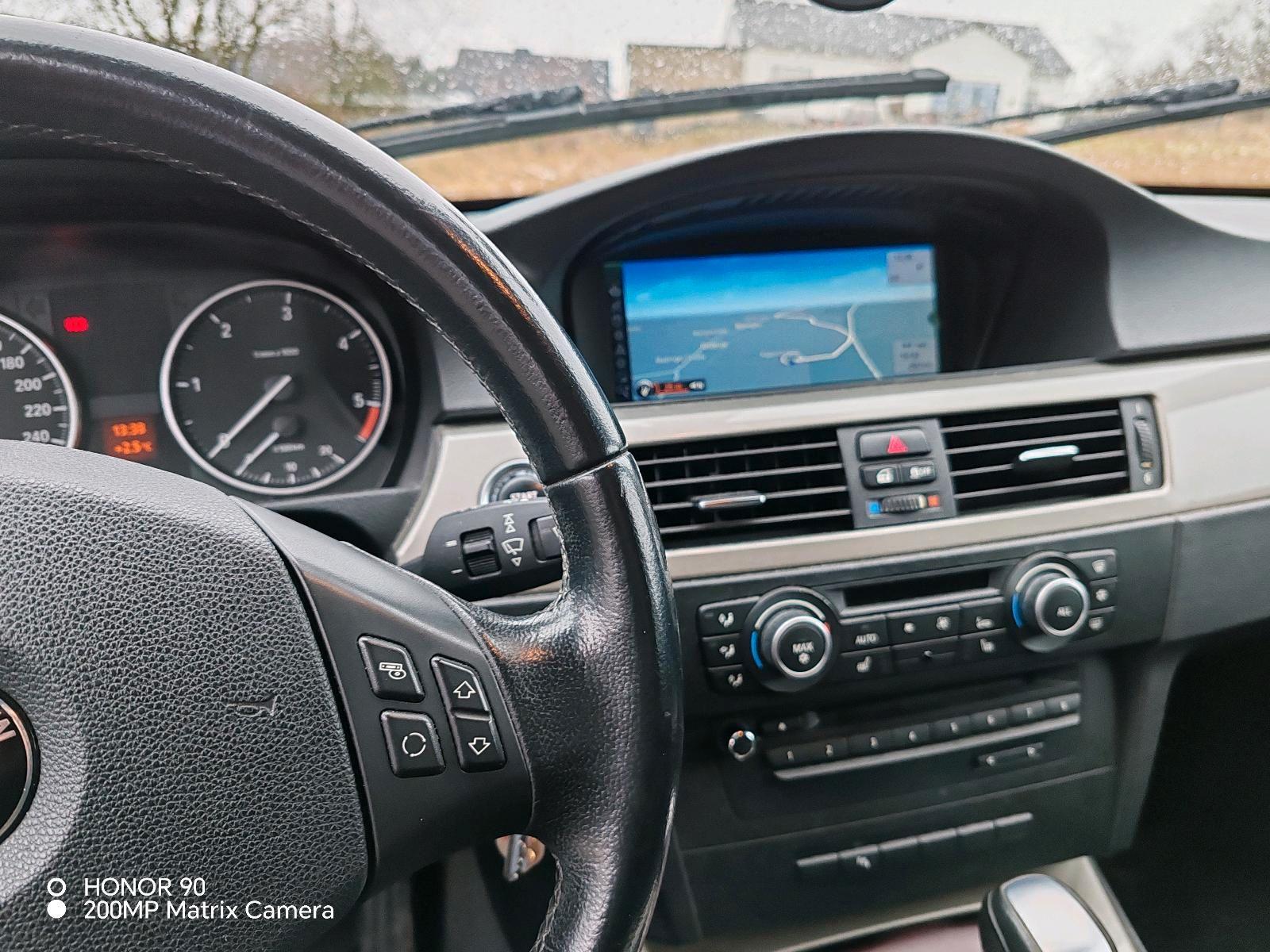BMW 320 2011 — photo 5