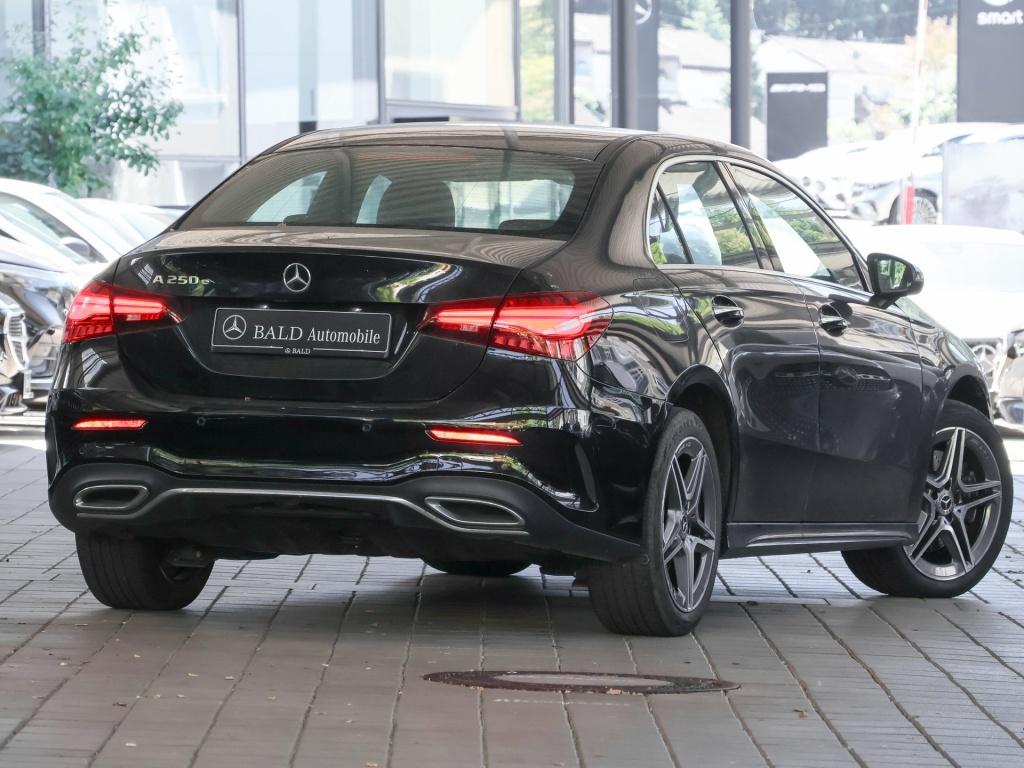 Mercedes-Benz A 250 e Limo AMG-Sport/AHK/Ambiente/Cam/LED/Totw