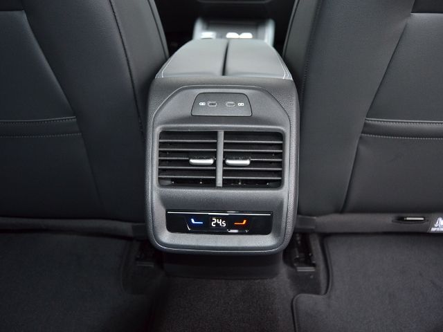 Passat Variant 1.5 eTSI DSG Business AHK/LED/18-