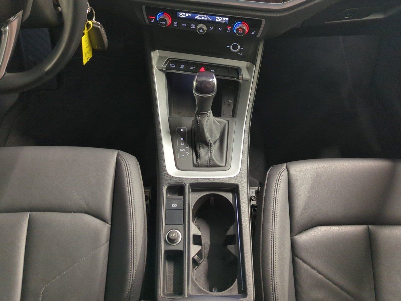 Audi Q3 45 TFSIe S-tronic S line LED NAVI PANO KLIMA foto 11