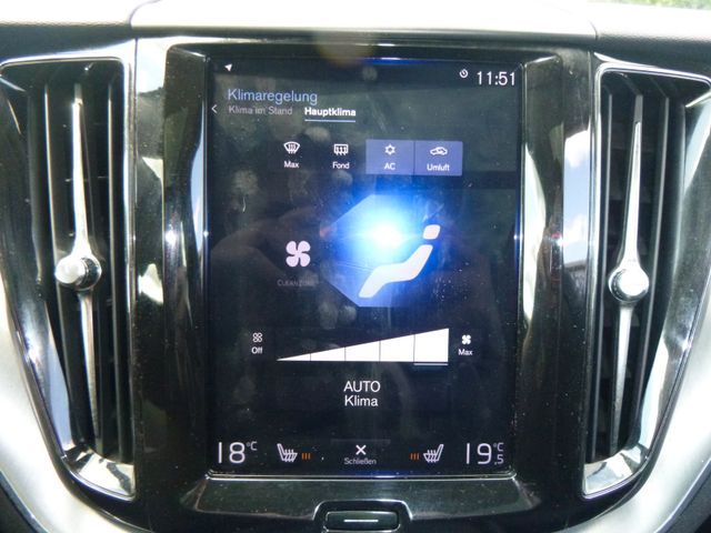 Fahrzeugabbildung Volvo XC60 D4 2WD Momentum>AUT/PANO/Standh./LED/NAVI