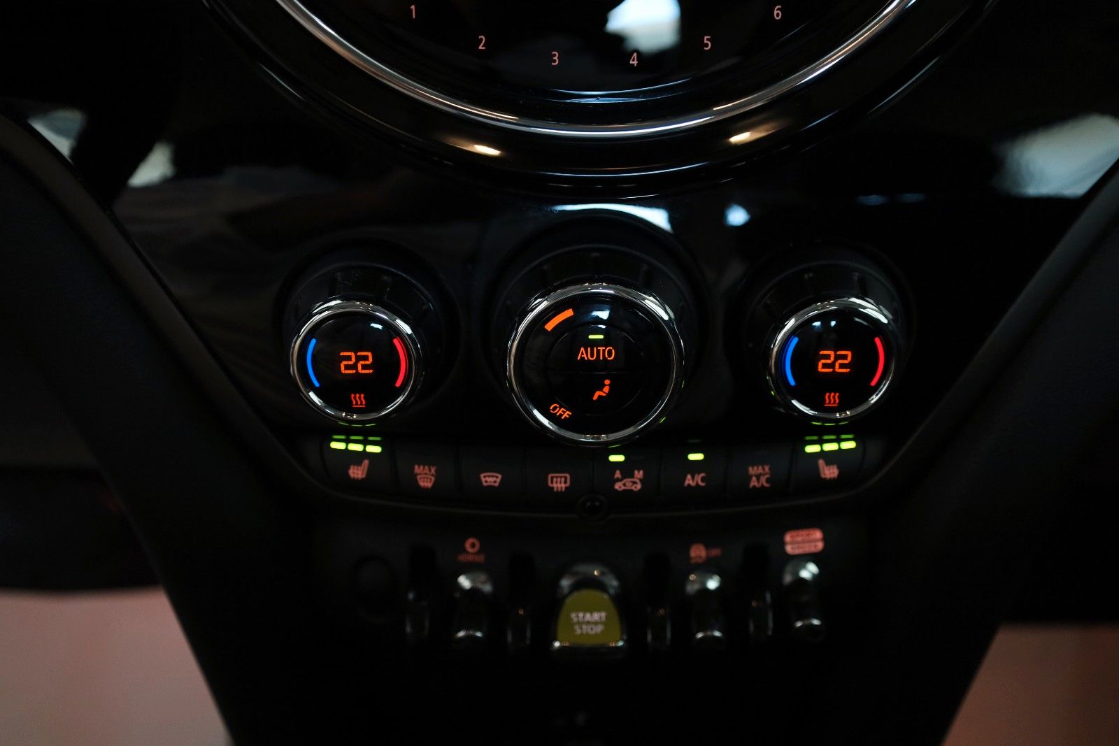 Fahrzeugabbildung MINI Countryman Cooper SE Essential Trim All4,ACC,Nav