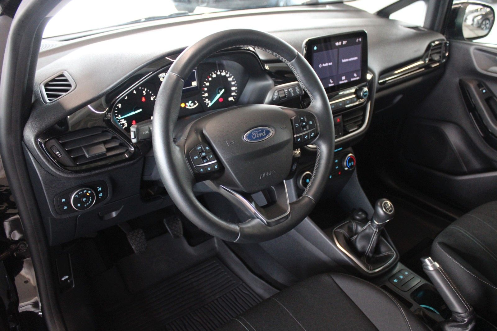 Fahrzeugabbildung Ford Fiesta Cool & Connect 5-T LED KLIMA WinterPaket