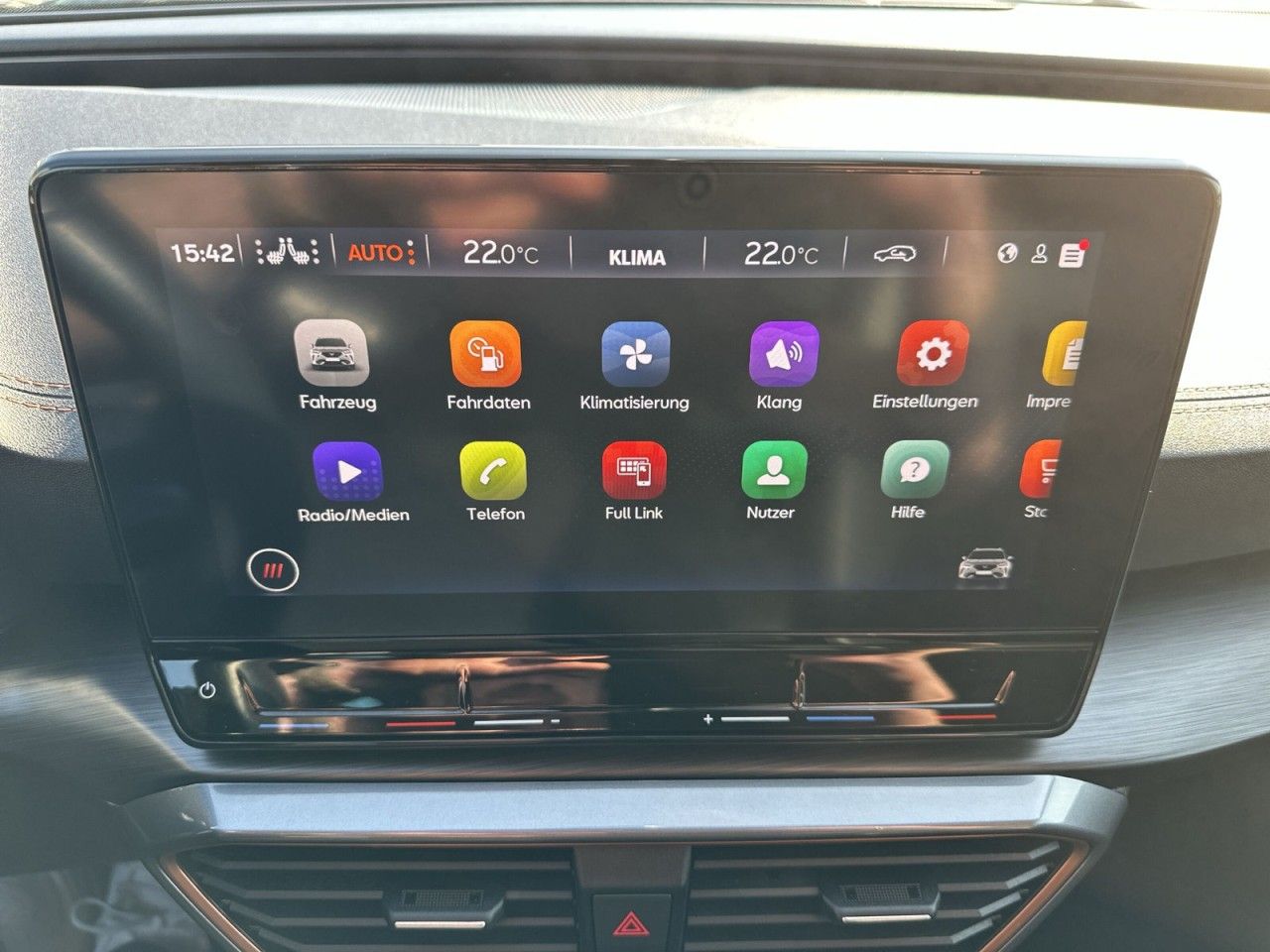Fahrzeugabbildung CUPRA Formentor 1.5 TSI 110 kW (150 PS) - mit KI generiert/bearbeitet