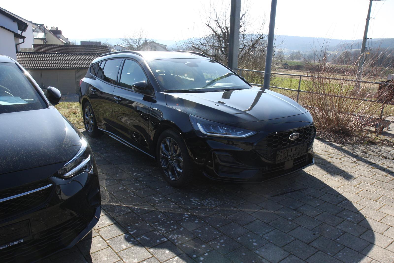 Ford Focus ST-Line X Turnier Navi-AHK-WP-ACC-HeadUp