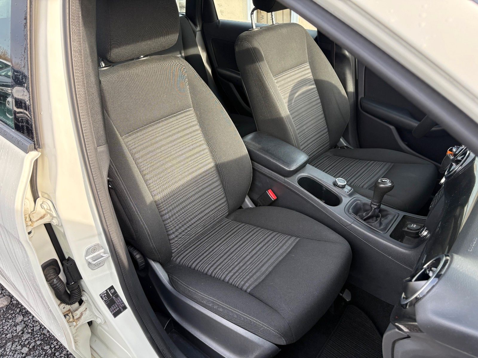 Fahrzeugabbildung Mercedes-Benz B 180 BE Klima PDC 1.HAND SPORTLENKRAD Sitzhzg