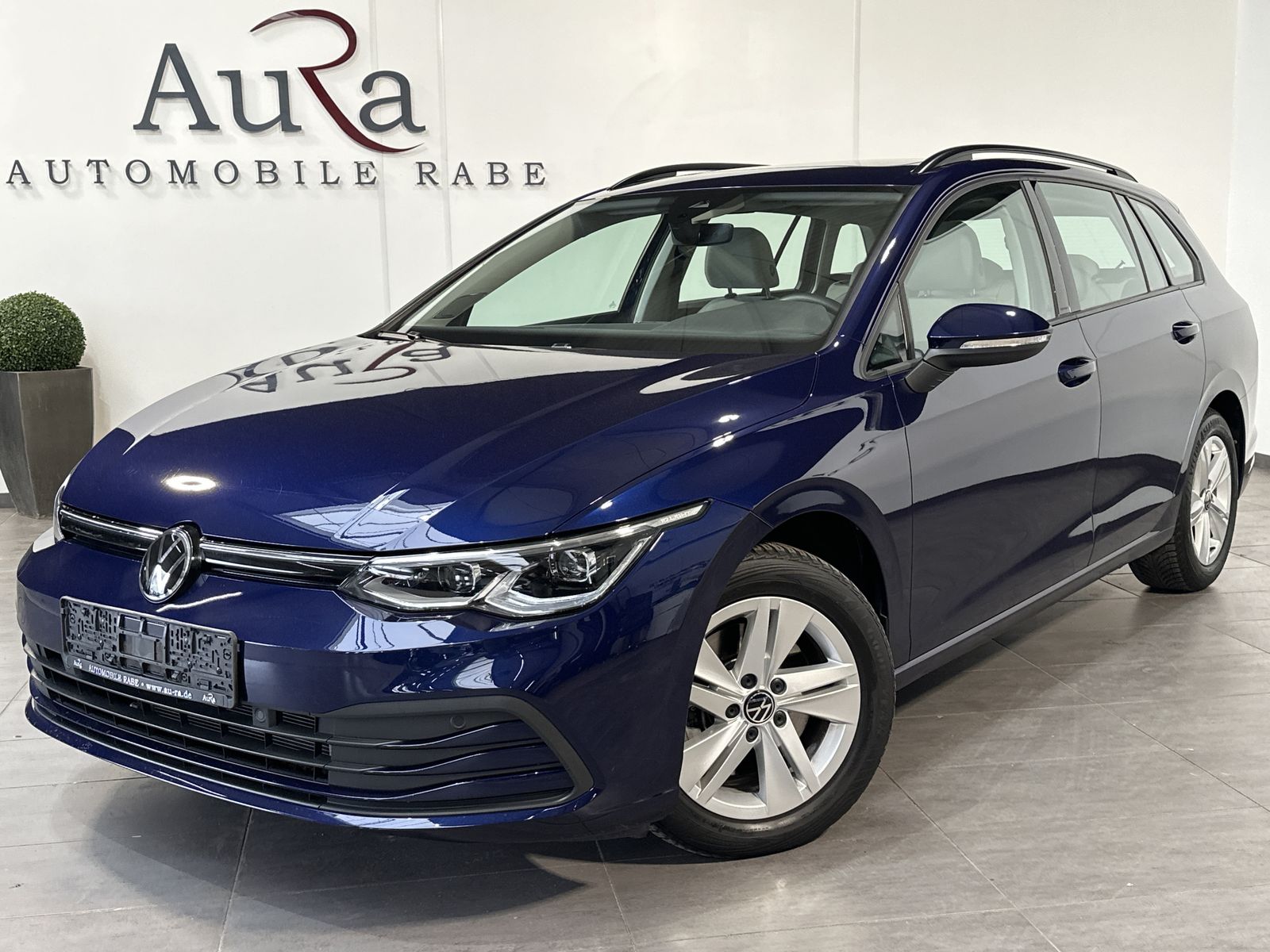 Fahrzeugabbildung Volkswagen Golf Variant 2.0 TDI DSG Life NAV+LED+AHK+PANORA