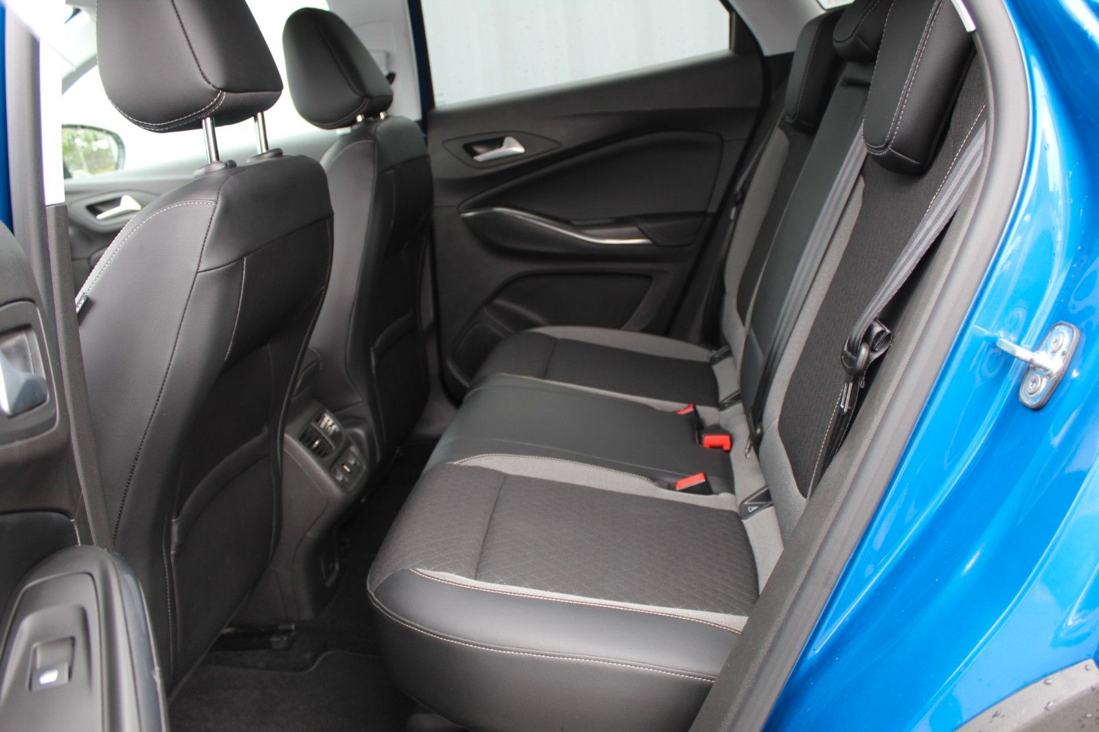Fahrzeugabbildung Opel Grandland X 2020 Navi*Kamera*Sitzh*PDC