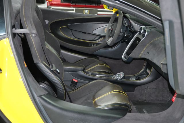 Fahrzeugabbildung McLaren 570S Spider Launch Edition/Elite Paint+Carbon