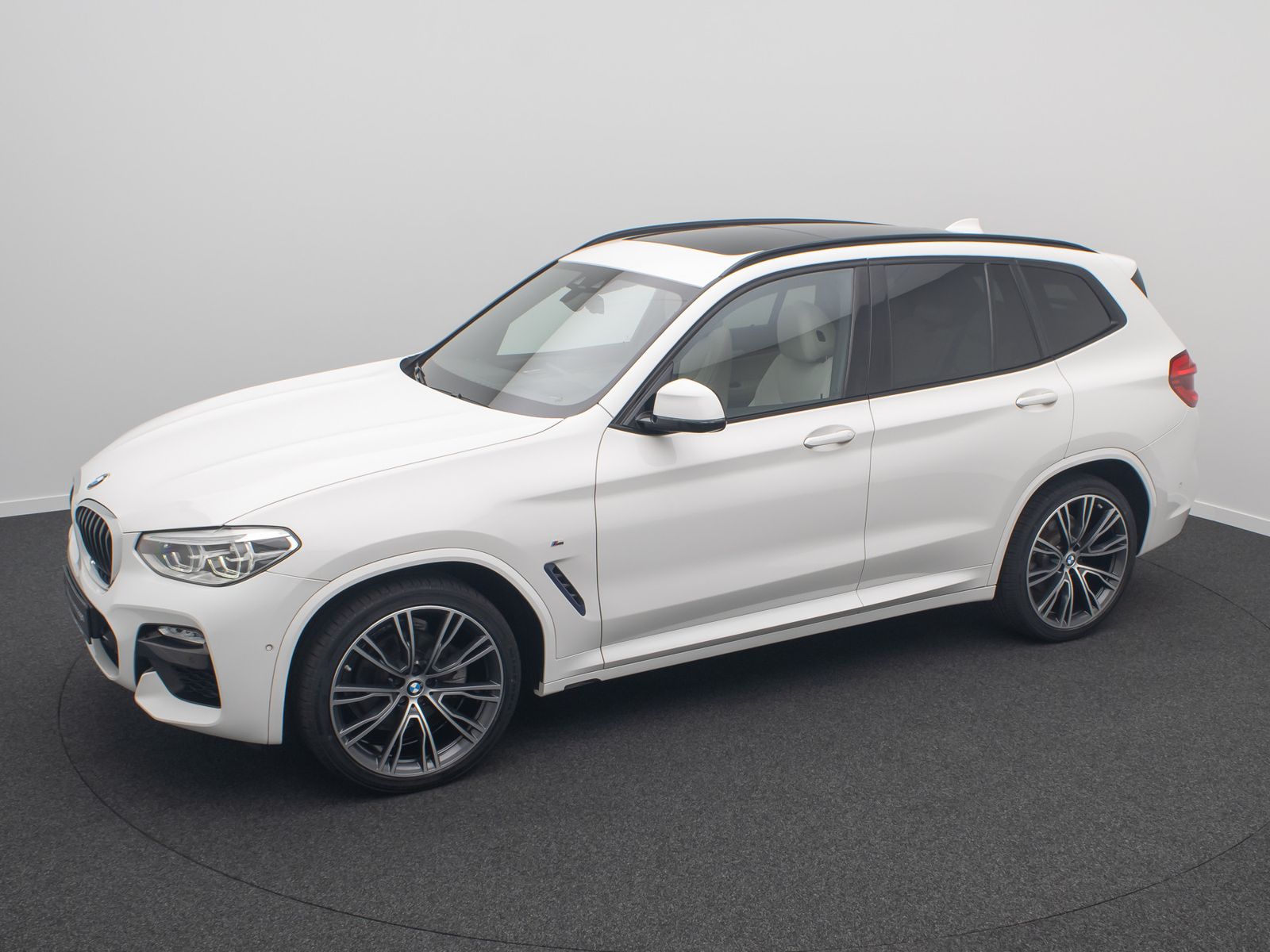 Fahrzeugabbildung BMW X3 xD20d M Sport Kamera Panorama HUD DAB HiFi