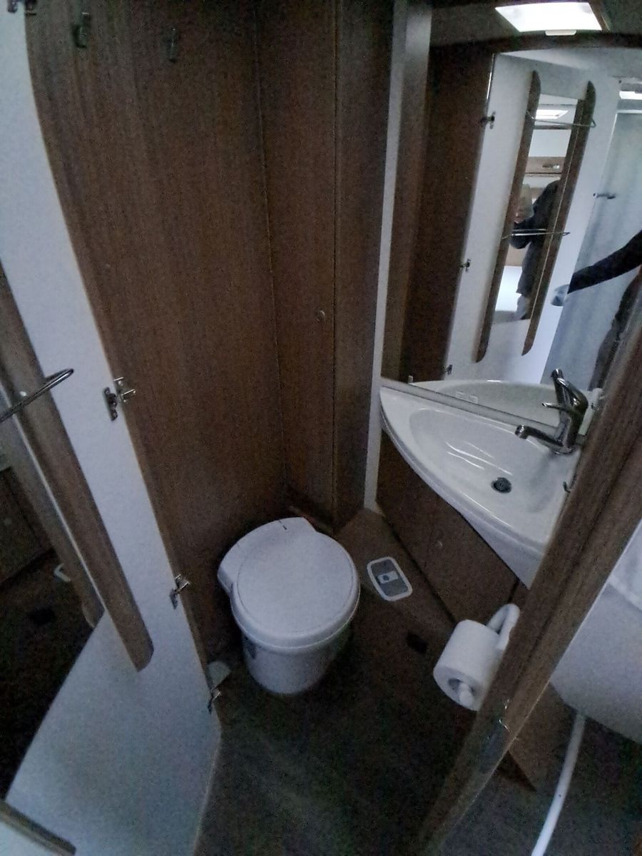 Fahrzeugabbildung Carado T 449 Markise,Sat,Fahrradträger, Radio, RFK