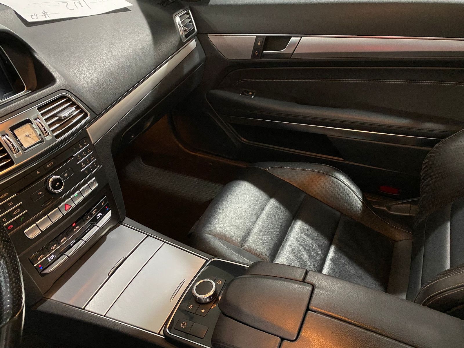 Fahrzeugabbildung Mercedes-Benz E 220 d BlueTec Sport/Leder/Pano/LED/1.Hand/