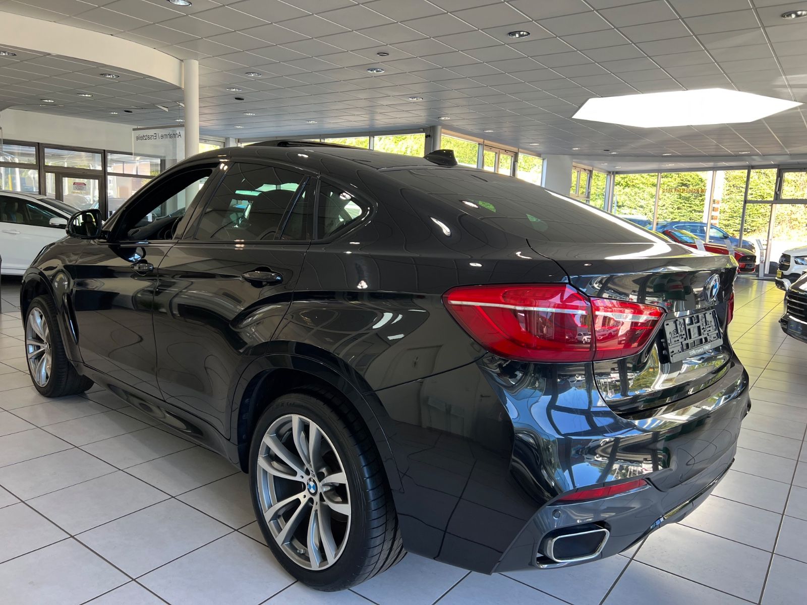 Fahrzeugabbildung BMW X6 xDrive 30 d M Sport Paket *4xSitzh*Head-Up*