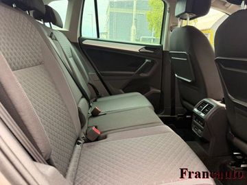 Volkswagen Tiguan - 11