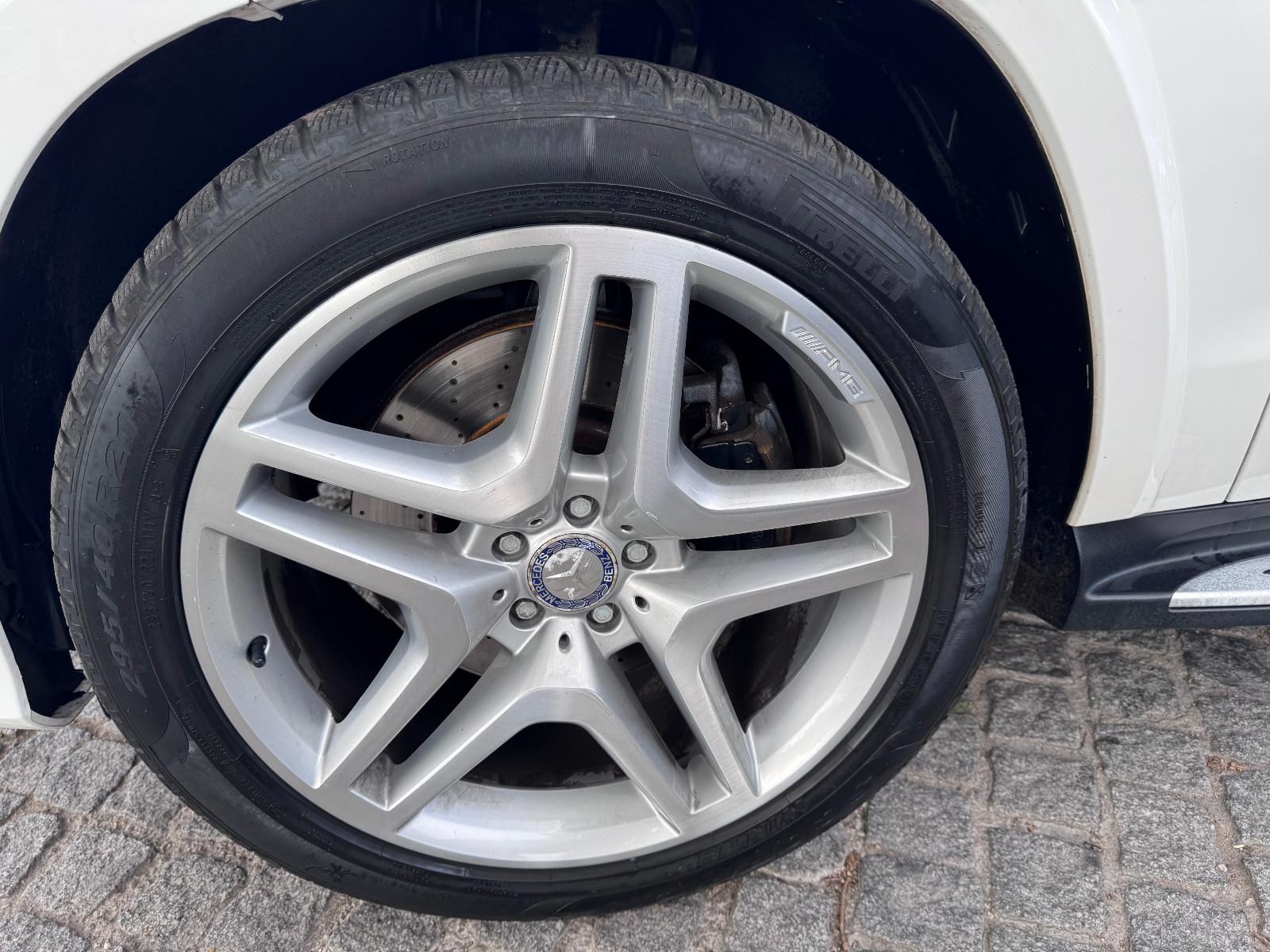 MERCEDES-BENZ GL 500 - 7 places