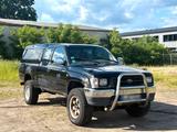 Toyota Hilux 2.4i Benzin 4X4 Allrad Hardtop - Toyota Hilux mit Benzin-Antrieb