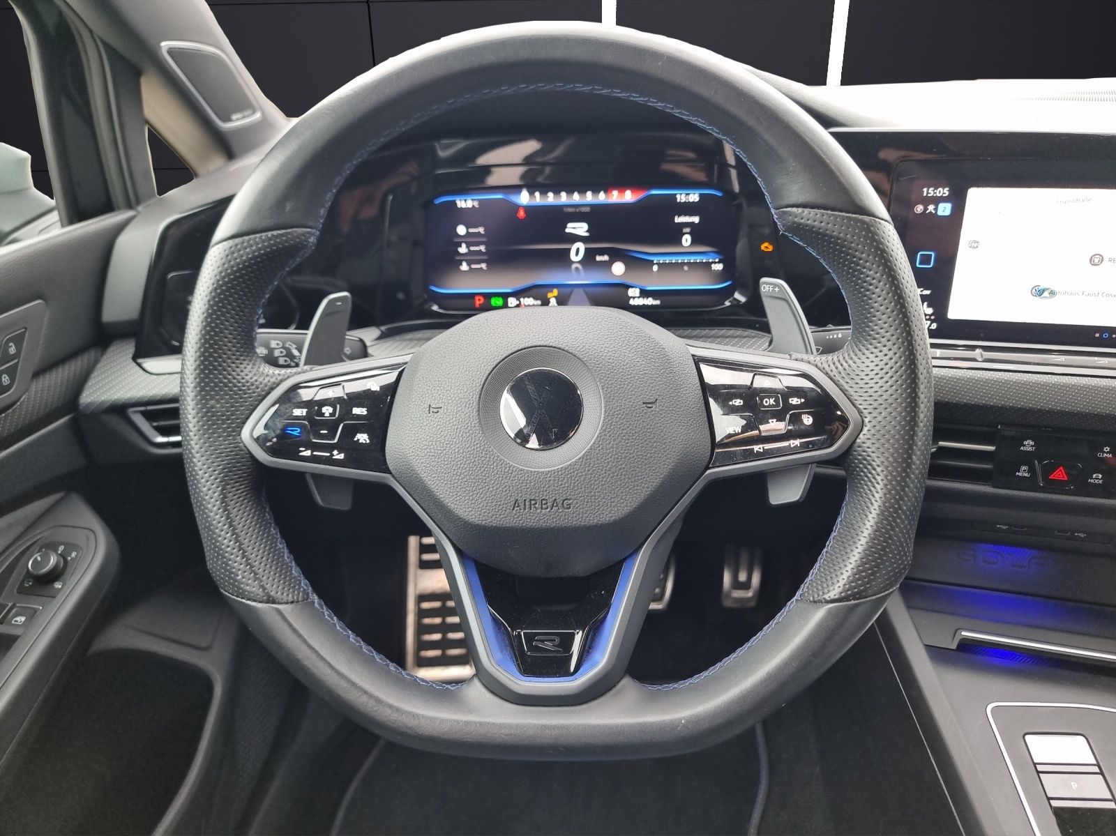 Fahrzeugabbildung Volkswagen Golf VIII R 4M  DSG Matrix Navi Harman AID ACC R