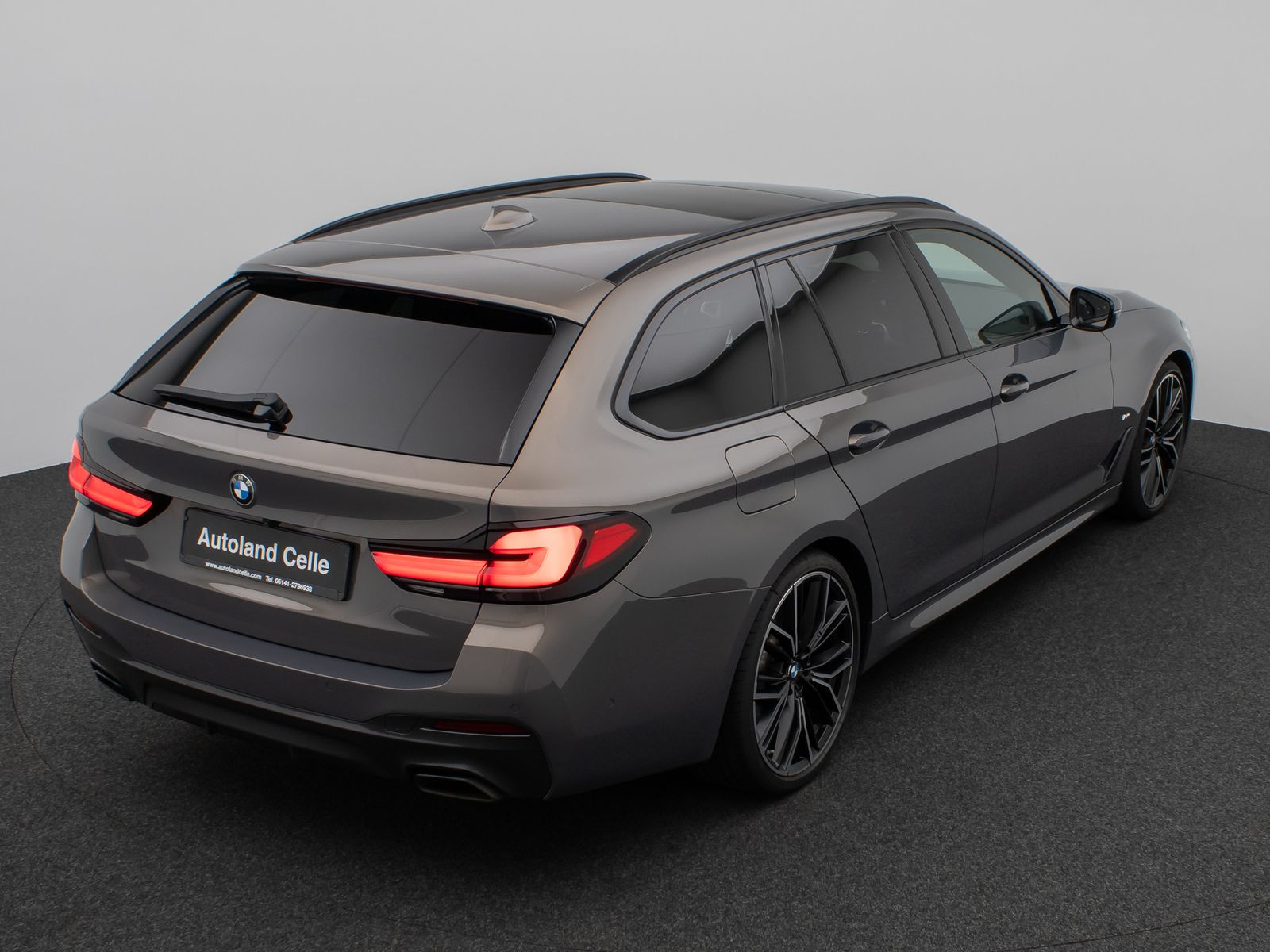 Fahrzeugabbildung BMW 530d xD M Sport Individual Panorama HUD 20Zoll