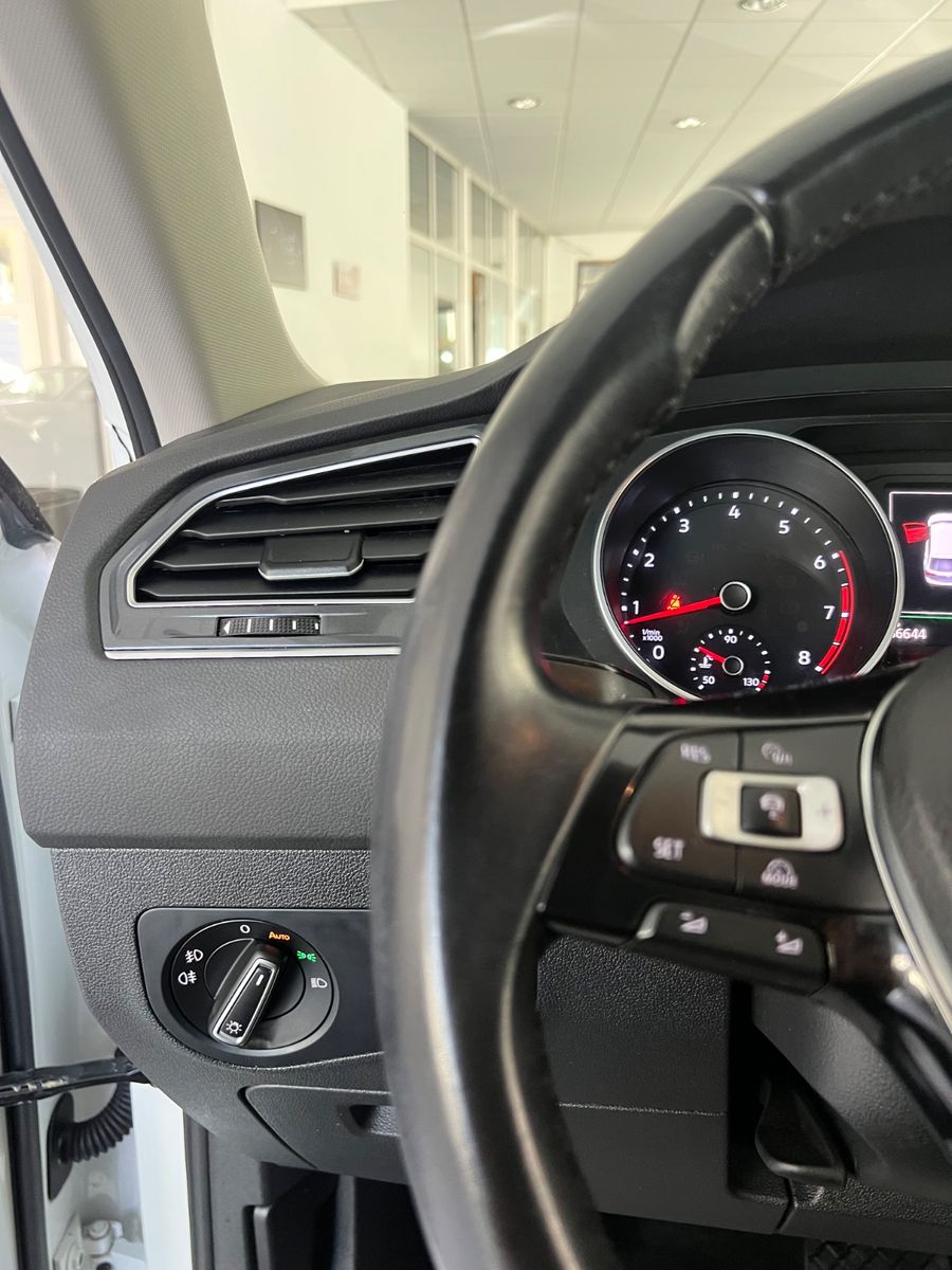 Fahrzeugabbildung Volkswagen Tiguan 1.4TSI DSG Comfortline *LED*NAVI* 1.HAND*