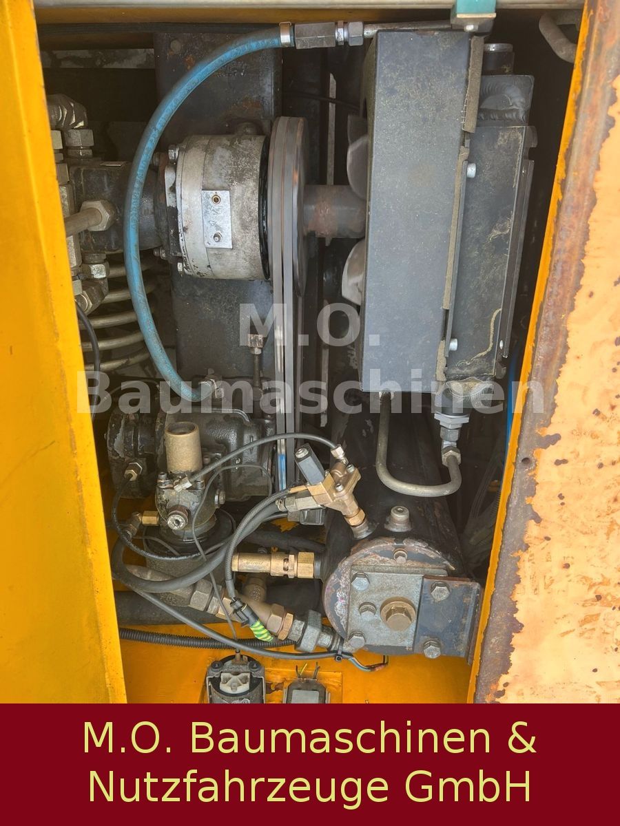 Fahrzeugabbildung JCB UCA Trac RB 18/Zweiwegefahrzeug/Lokomotive