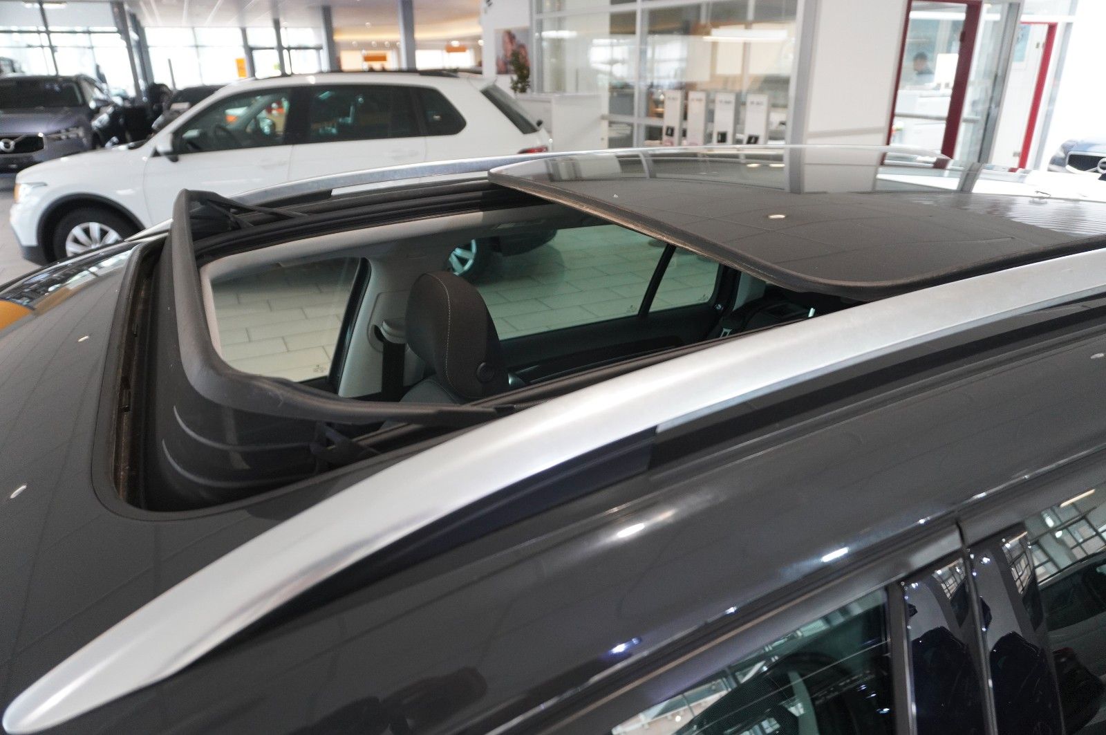 Fahrzeugabbildung Volkswagen Golf VII Vari. 1.5 TSI HIGHLINE DSG NAVI/LED/AHK