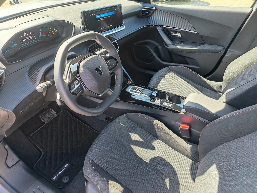 Peugeot 2008 e- Business KLIMA PDC SHZ KAMERA NAVI LED