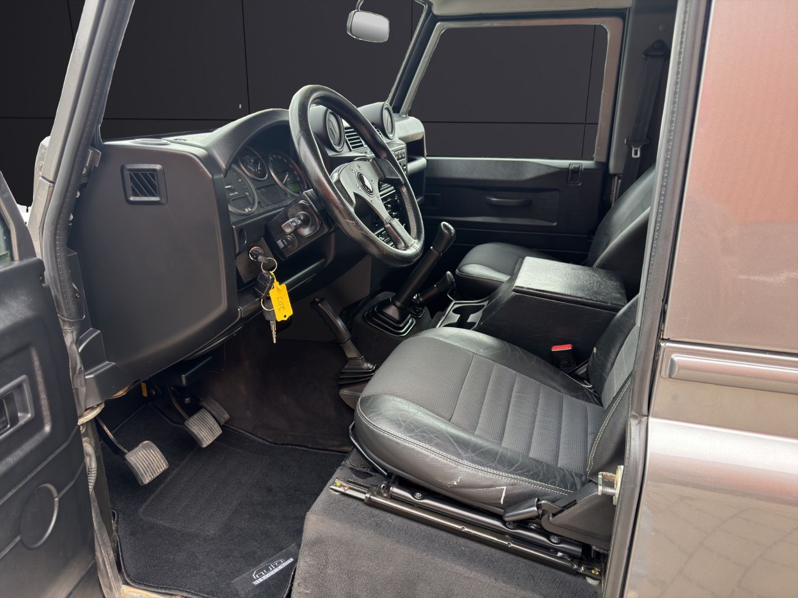 Fahrzeugabbildung Land Rover Defender 90 SE Station Wagon Seilwinde Klima