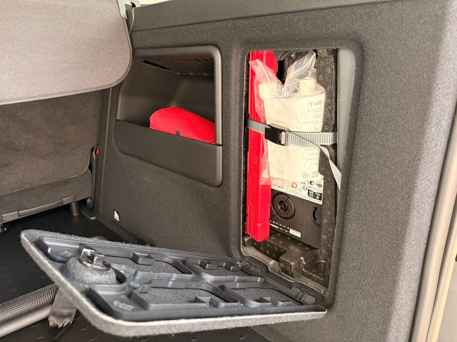 Fahrzeugabbildung Volkswagen Caddy Basis  1,5 TSI +Keyless+Kamera +Navigation