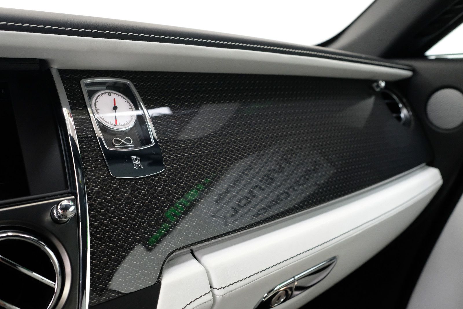 Fahrzeugabbildung Rolls-Royce Wraith BLACK BADGE|STARLIGHT|NIGHT|BESPOKE|COACH