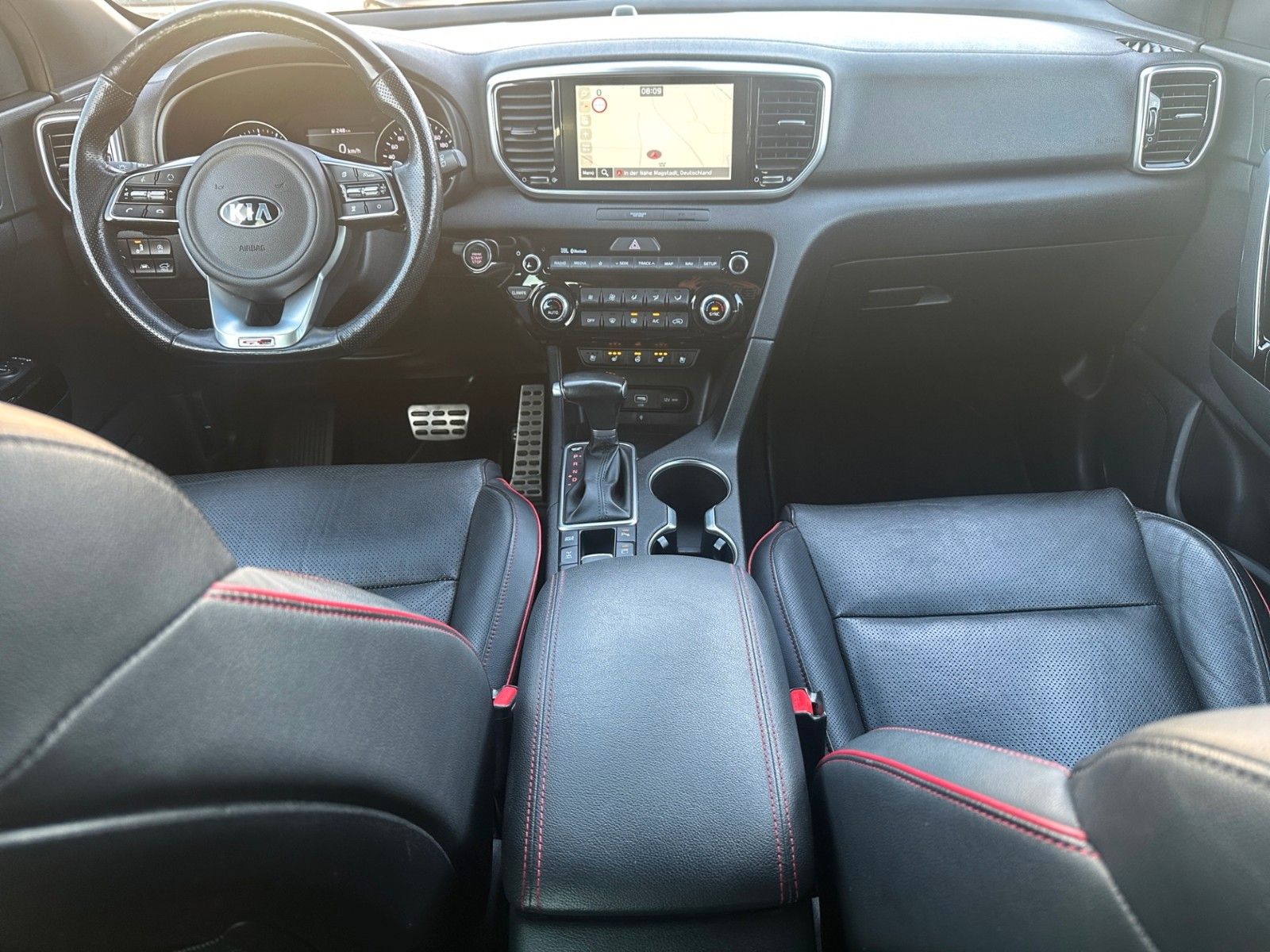 Fahrzeugabbildung Kia Sportage 1.6 T-GDI GT-Line AWD LEDER TECH GD