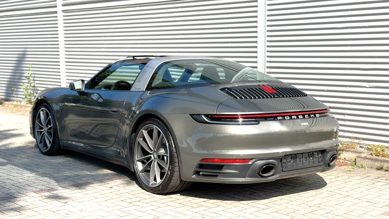Porsche 992 Carrera 4 Targa Techart - Performance