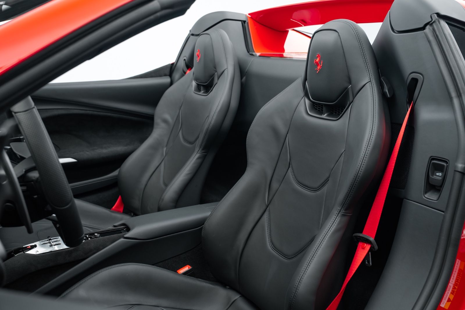 Fahrzeugabbildung Ferrari 296 GTS LIFT/PROD 25/BLANKO COC