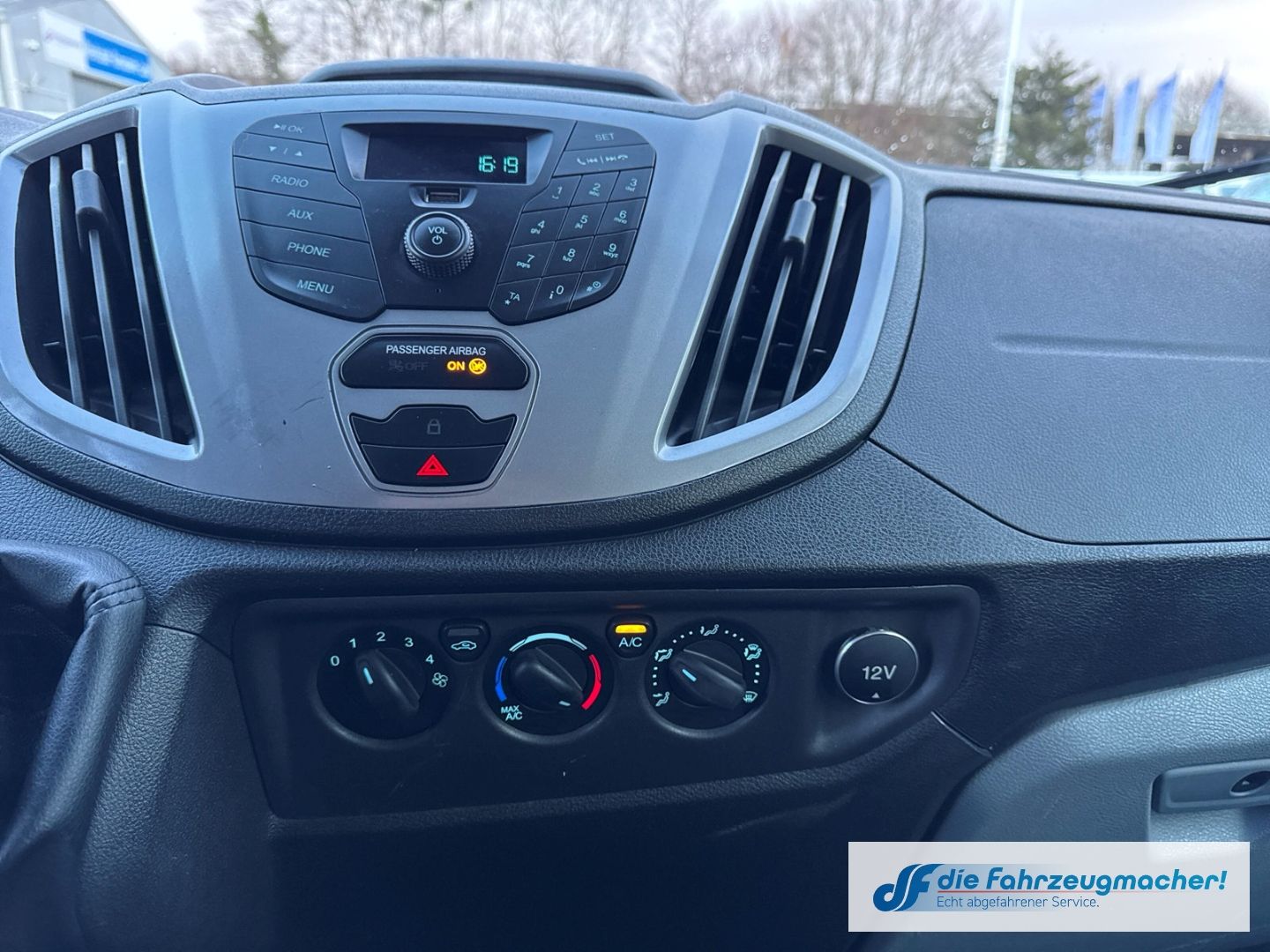 Fahrzeugabbildung Ford Transit Kombi 350 L3 *Stdhzg. Klima*Trend 2.0 TD