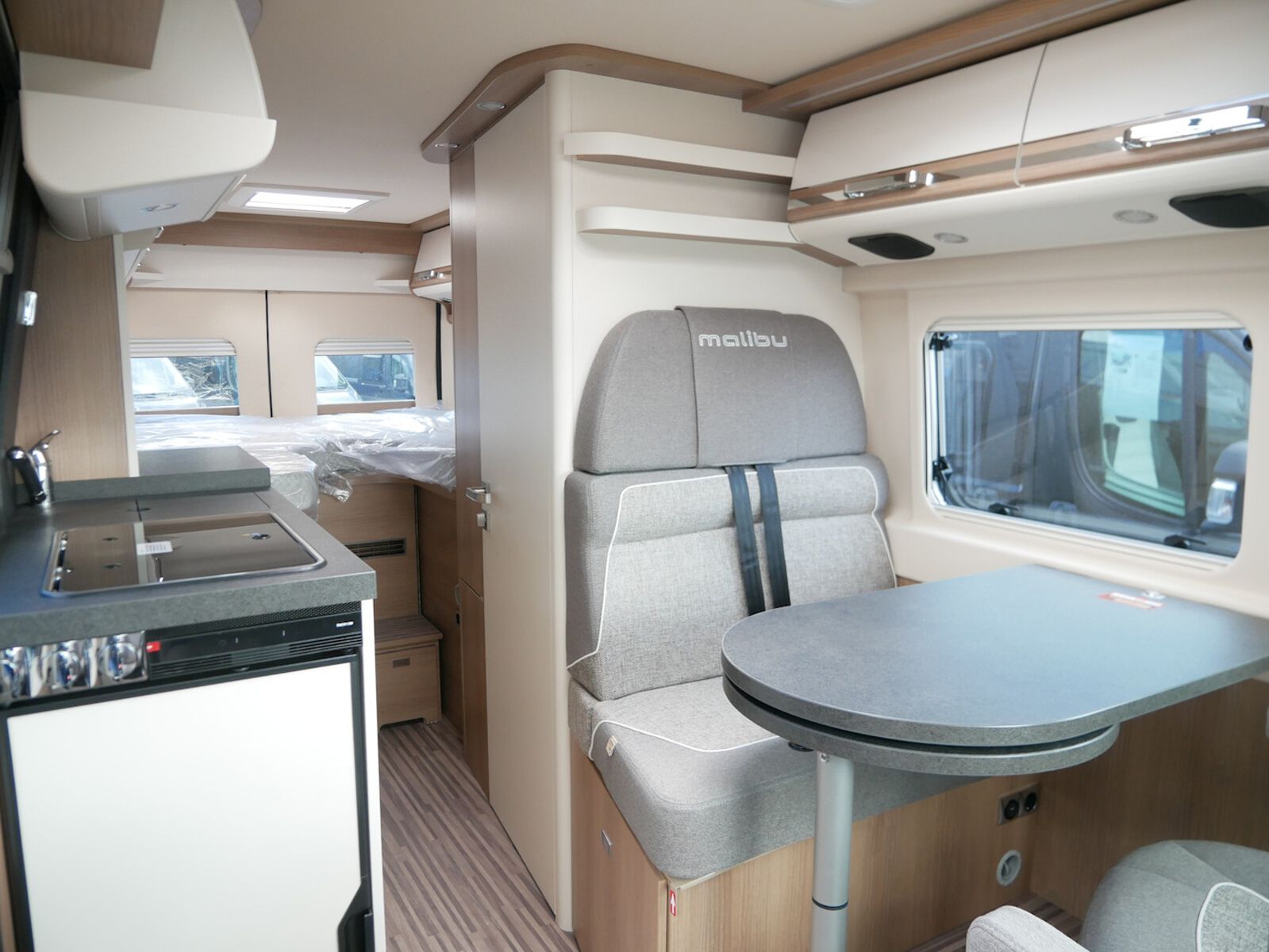 Fahrzeugabbildung Malibu Van first class - two rooms 640 LE RB D6E,Navi