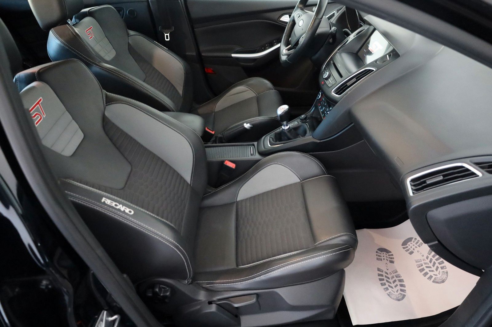 Fahrzeugabbildung Ford Focus Turnier ST Leder,Navi,Xenon,SH,PDC,SR+WR