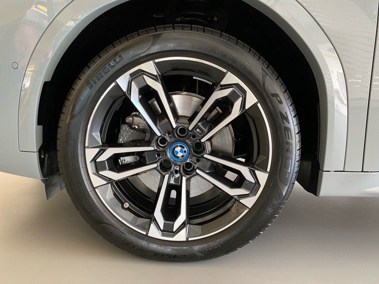 BMW iX2 - Bild 15