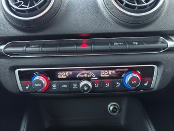 Audi A3 1.4 TFSI ultra S-tro*Bi-Xen*Navi*Alu*SHZ*PDC*