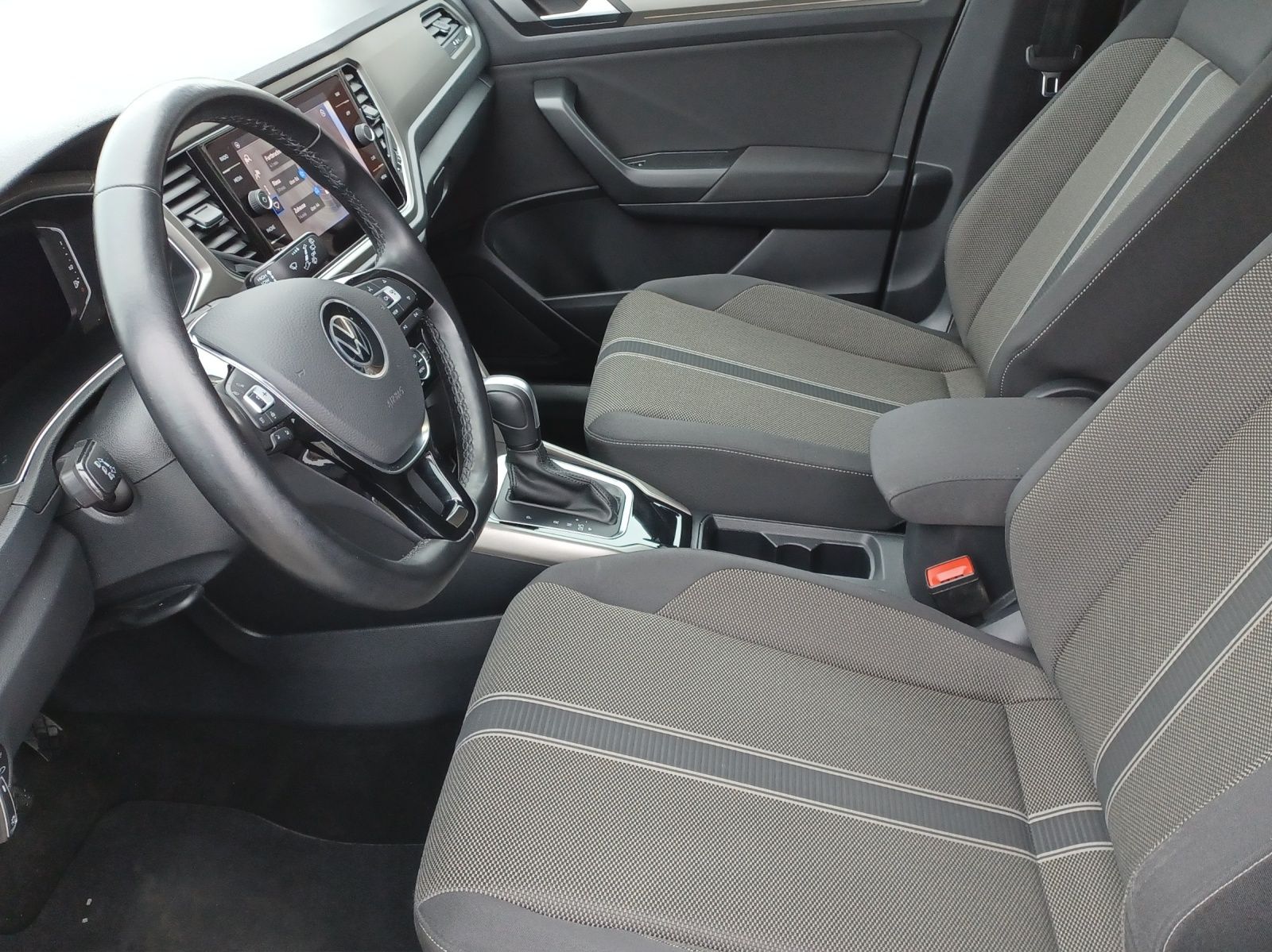 Fahrzeugabbildung Volkswagen T-Roc TSI Style DSG LED AHK Navi AID ACC RFK SH