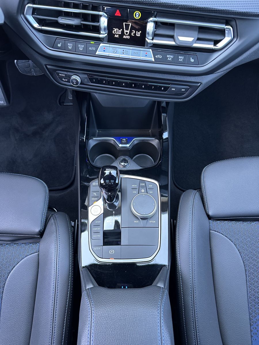 Fahrzeugabbildung BMW 120i M-Sport NAV+LED+PANO+SHZ+KAM+PARKASS+18ZOLL